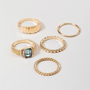 NWT Francesca’s Millie Blue Crystal Ring Set